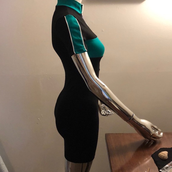 ❤️Form fitting dress - Picture 3 of 4